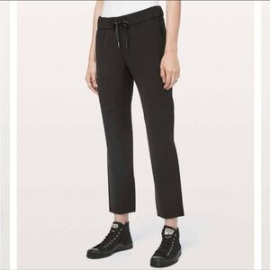 Lululemon Athletica Women Black On The Fly Crop Athletic Pants
